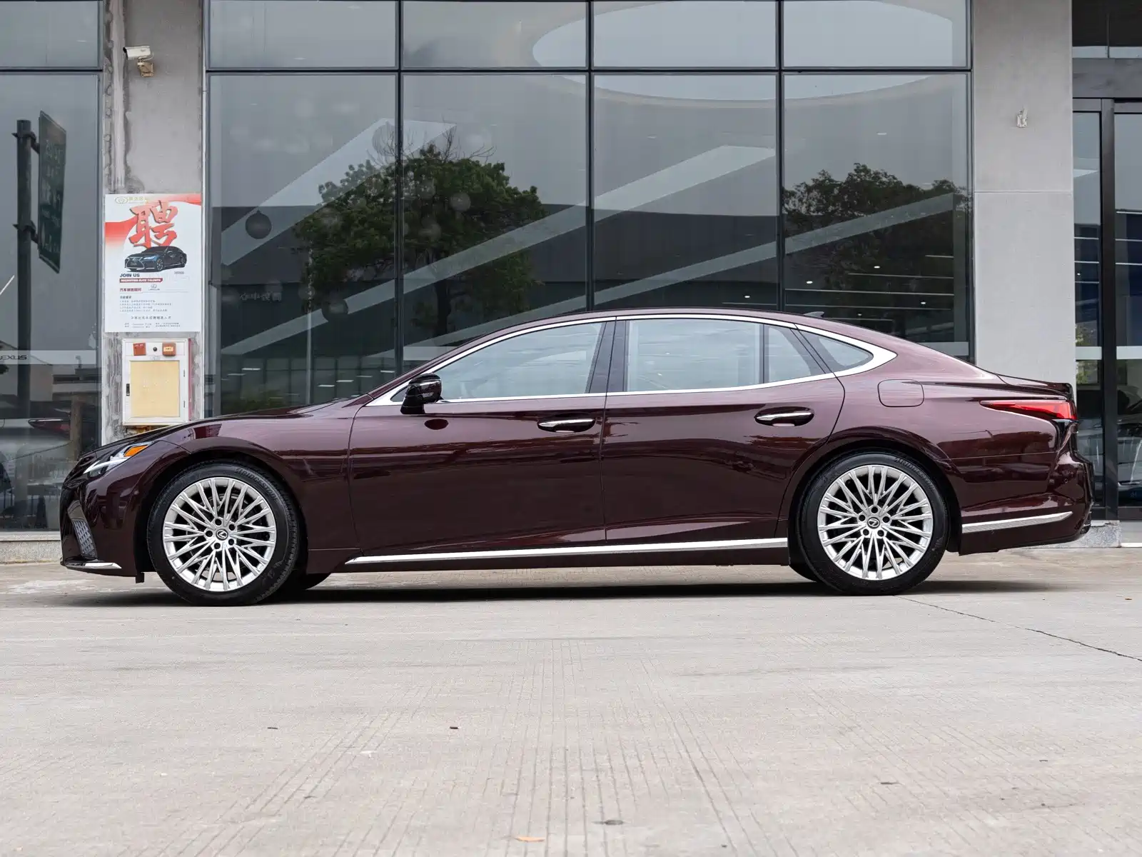 Фото 4 - Lexus LS