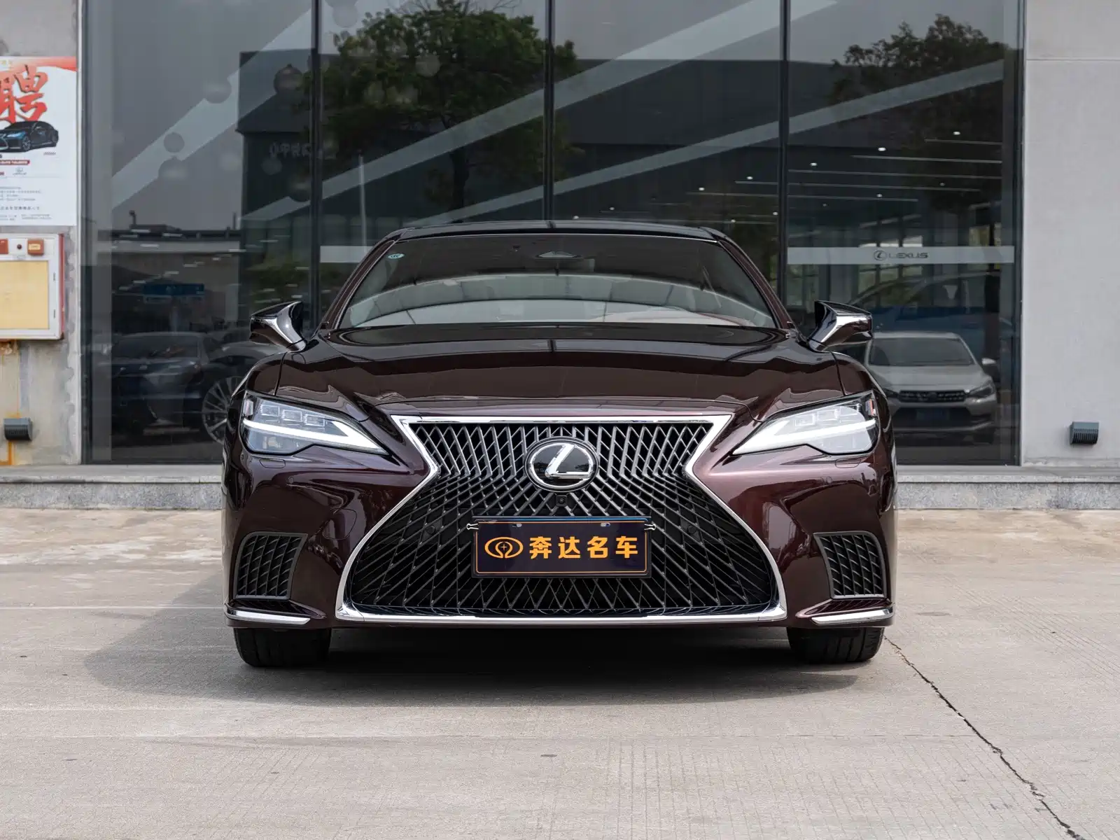 Фото 2 - Lexus LS
