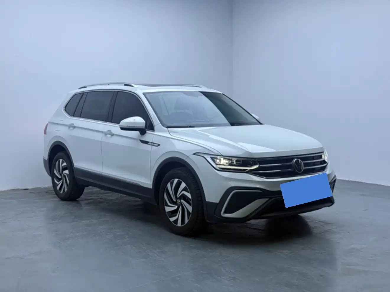 Фото 8 - Volkswagen Tiguan L