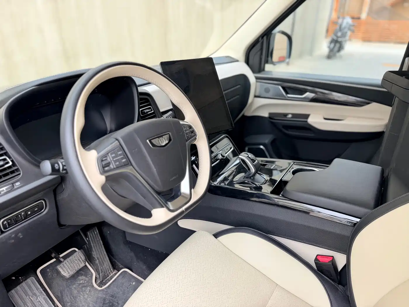 LEVC TX 2022 TX5 Extended Range Space Comfort Edition фото 14