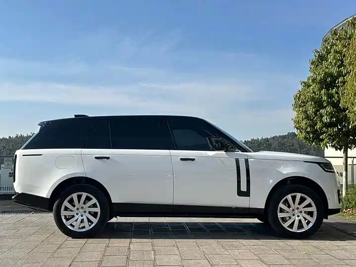 Land Rover Range Rover 2025 2024 3.0 L6 400PS Golden Age Extended 7-Seater