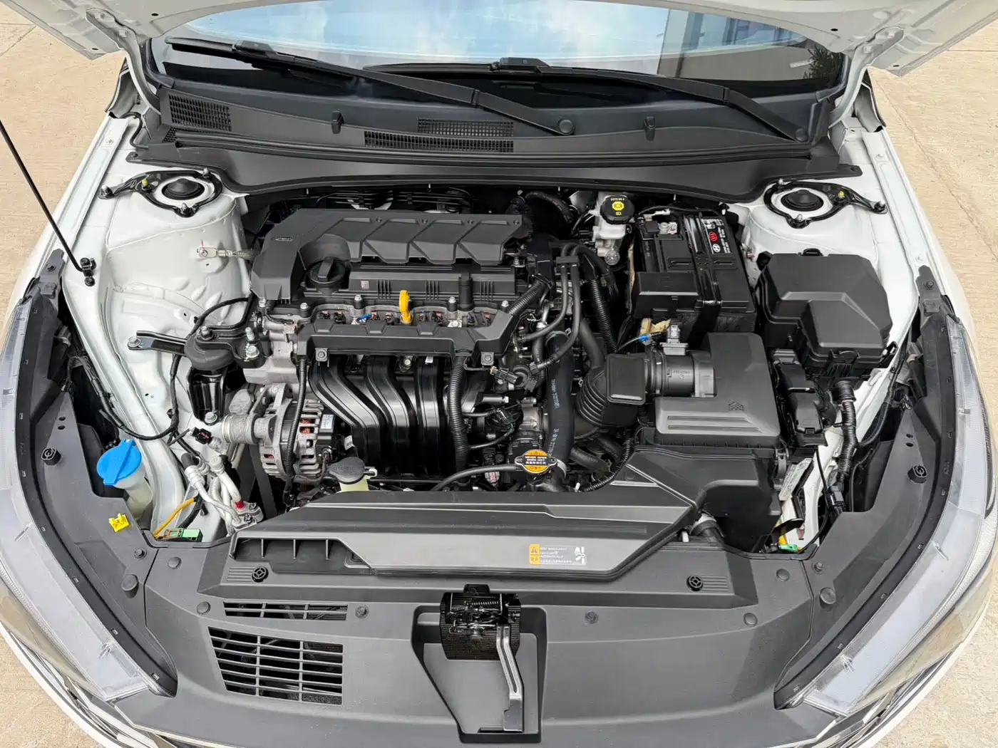 Hyundai Elantra 2022 1.5L CVT LUX Premium Edition фото 17