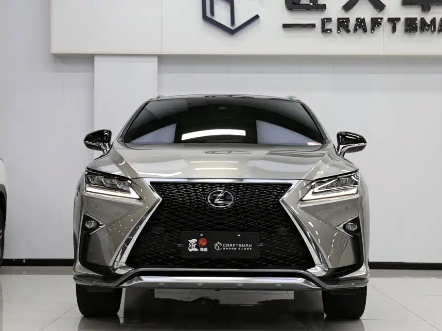 Фото 18 - Lexus RX