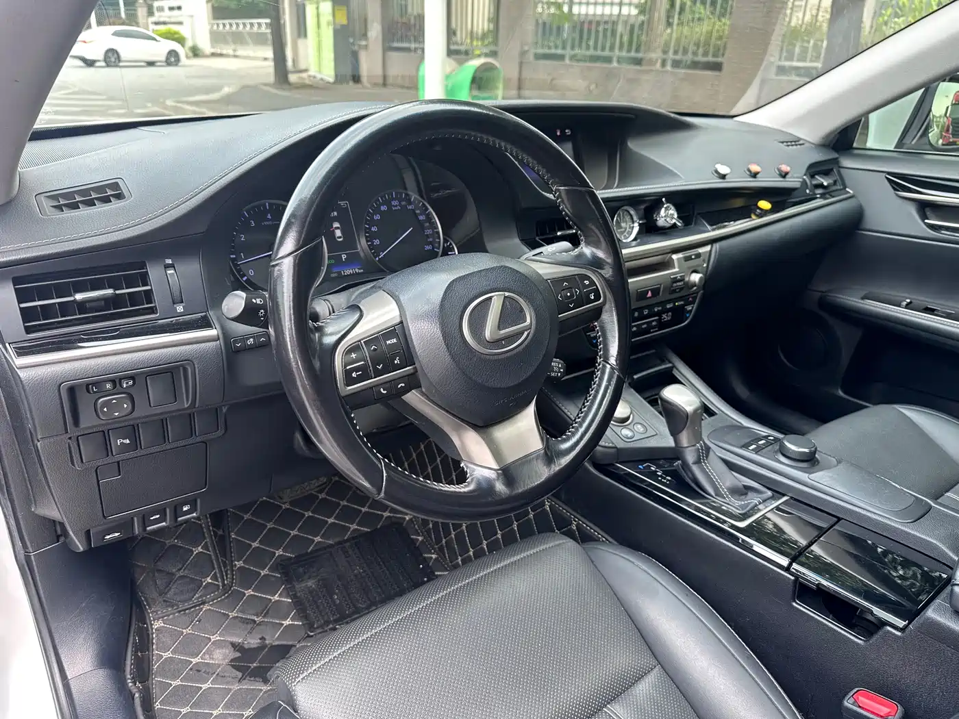 Lexus ES 2015 200 Elite Edition фото 9