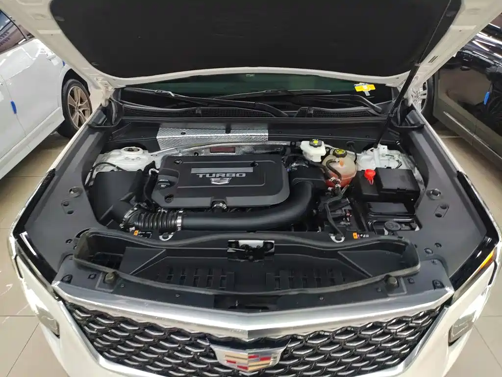 Cadillac XT4 2025 2024 28T 2WD Premium