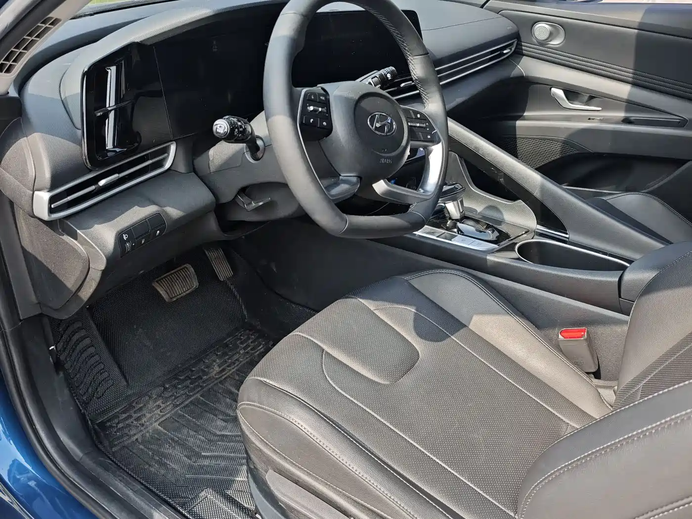 Hyundai Elantra 2022 1.5L CVT GLX Elite Edition фото 4