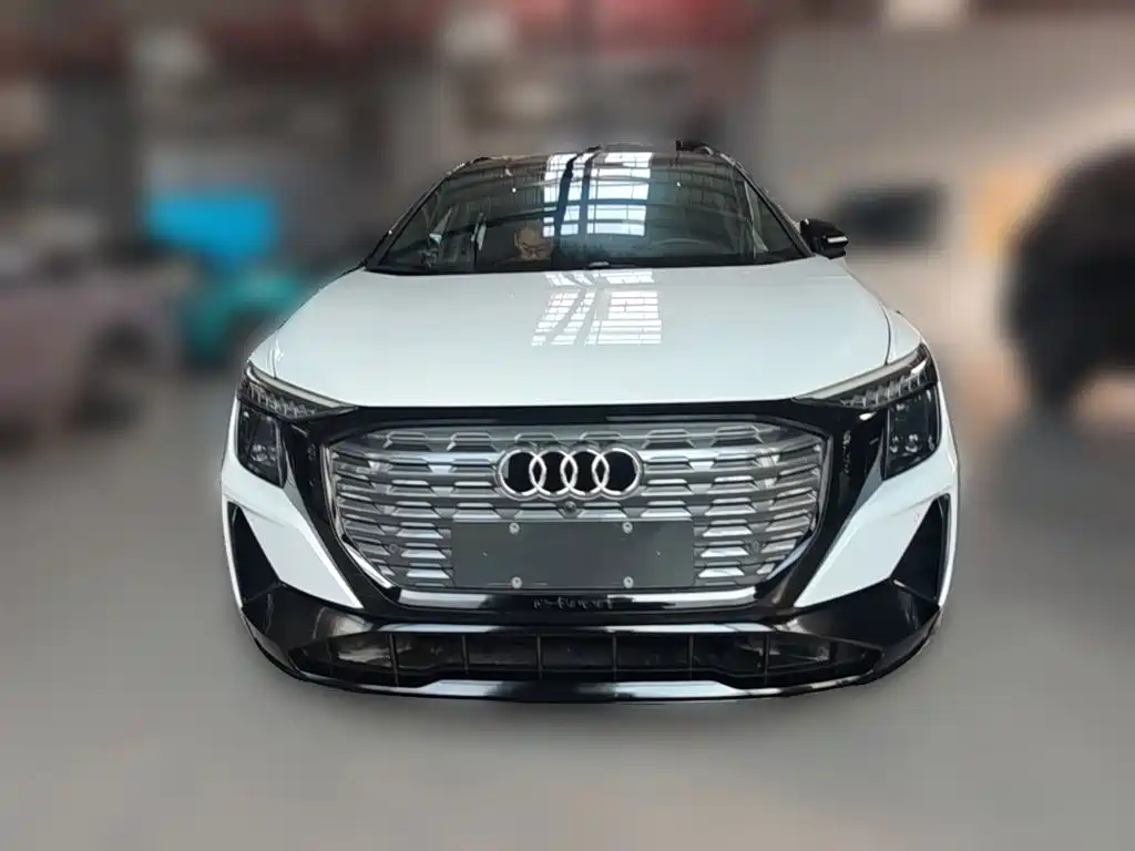 Фото 5 - Audi Q5 e-tron