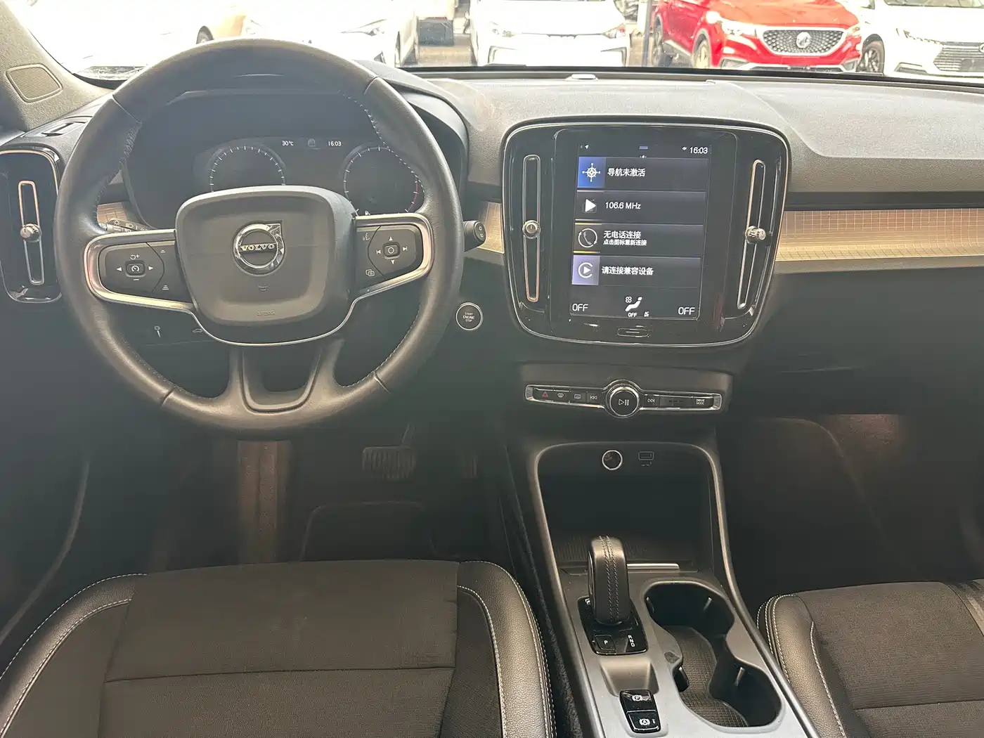 Фото 4 - Volvo XC40