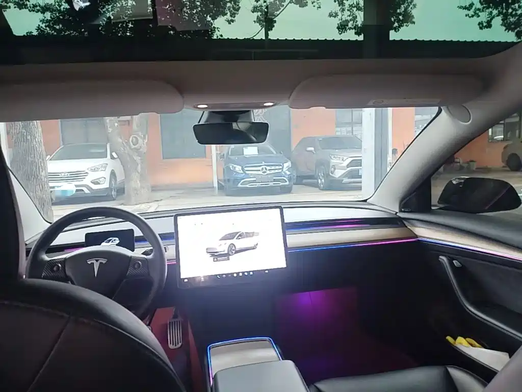 Photo 18 - Tesla Model 3
