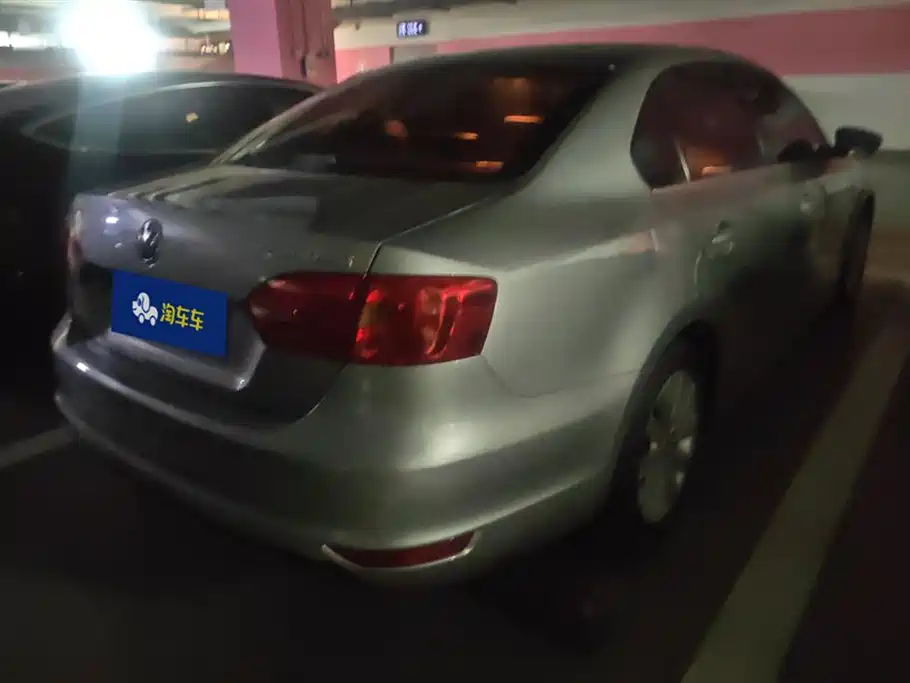 Volkswagen Sagitar 2014 1.6L Automatic Comfort фото 3