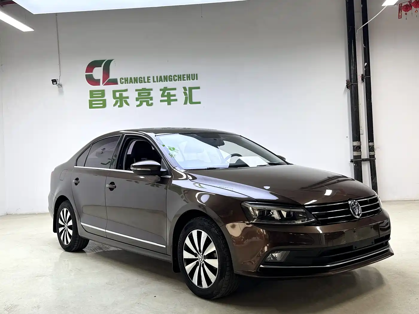 Volkswagen Sagitar 2017 230TSI Automatic Comfort фото 2