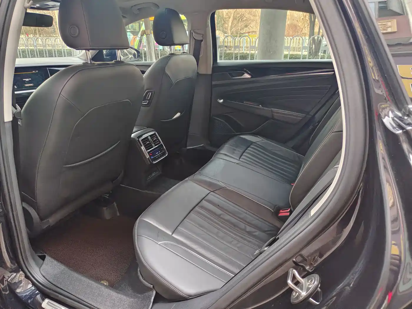 Volkswagen Passat 2023 330TSI Starlight Elite Edition фото 5