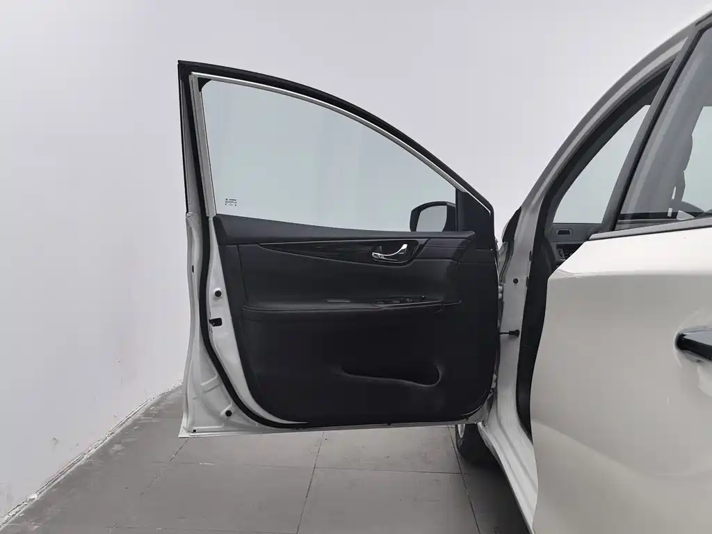 Nissan Tiida 2024 2024 1.6L CVT Cool Sport Edition
