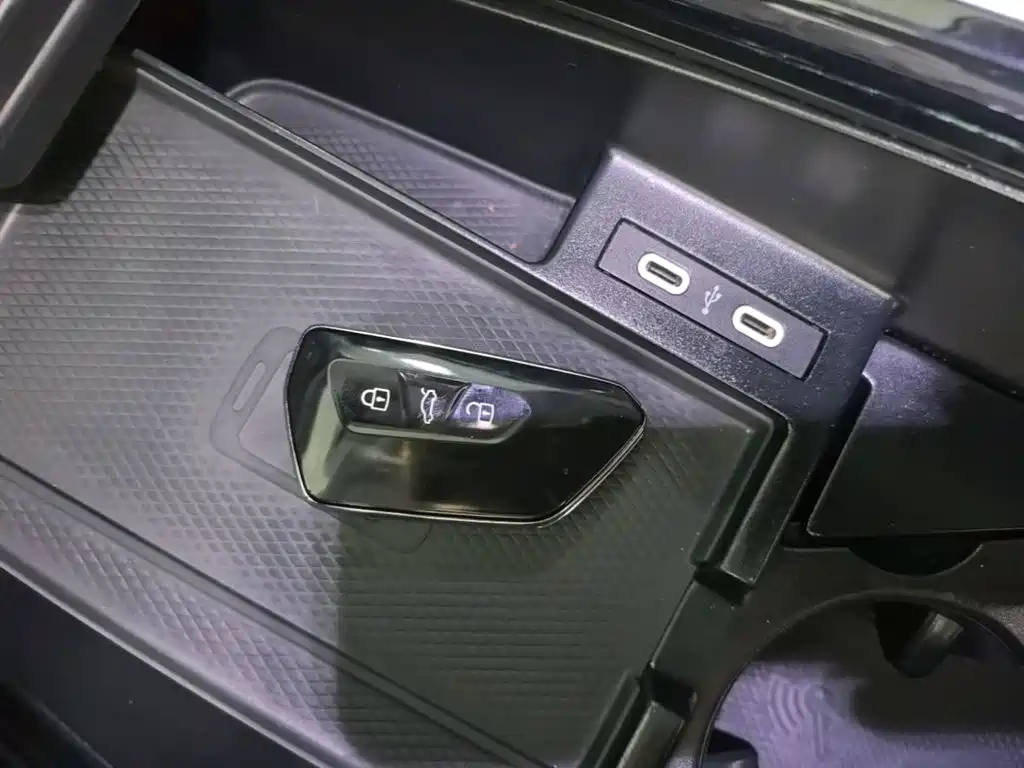 صورة 9 - Volkswagen ID.6 CROZZ