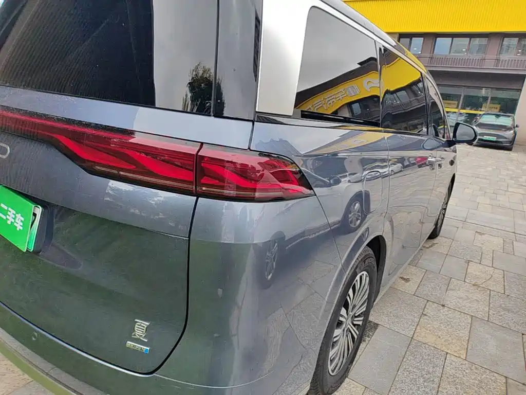 BYD Xia 2025 2025 DM-i 1.5T 180km Surpass Edition