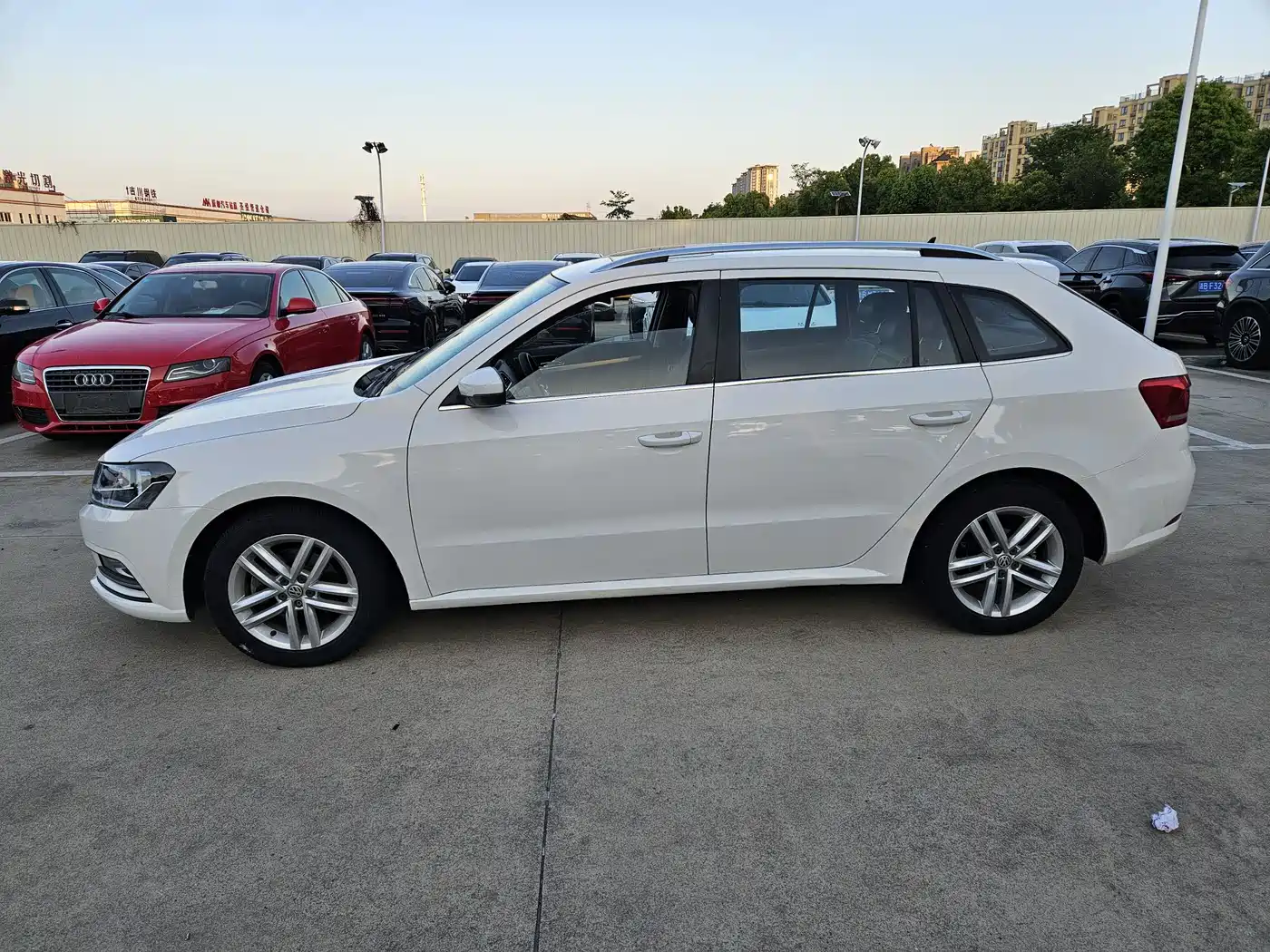 Volkswagen Lavida Tour 2017 180TSI DSG Comfort Edition фото 4