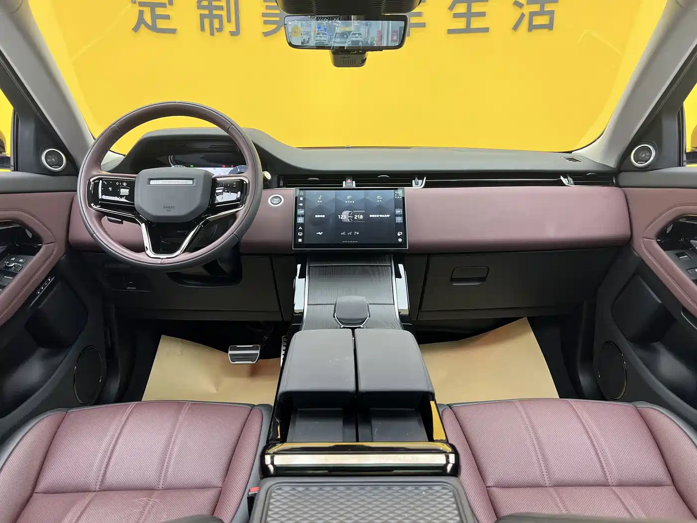 Land Rover Range Rover Evoque 2024 Range Rover Evoque L 249PS Light Master Edition фото 13