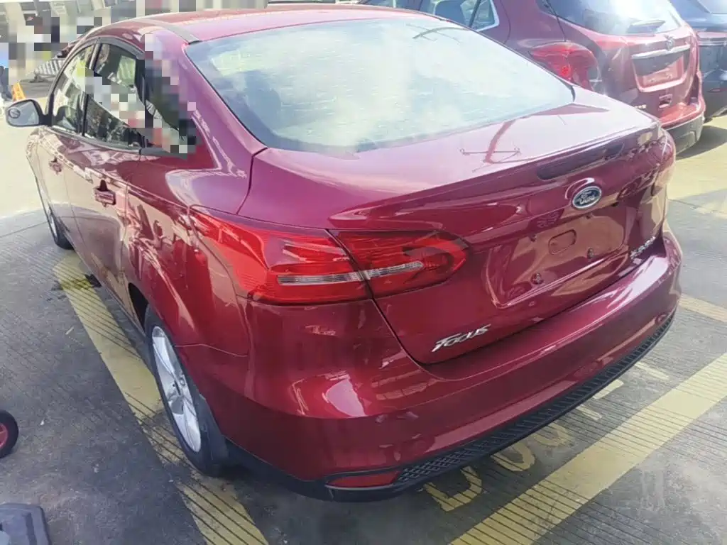 Фото 5 - Ford Focus