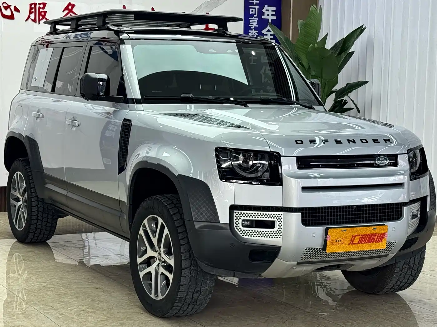 Land Rover Defender 2022 110 P400 Dark Special Edition фото 3
