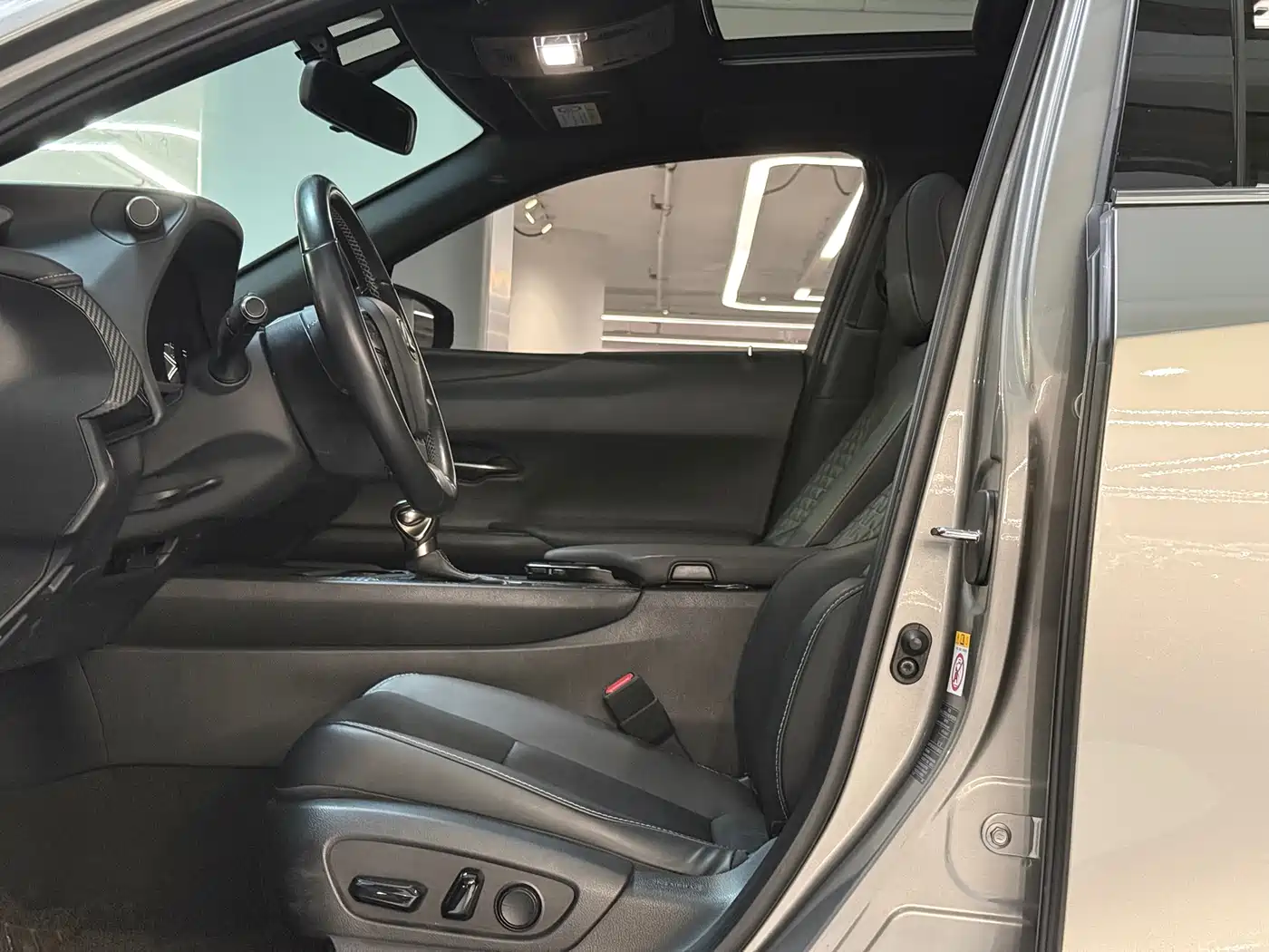 Lexus UX 2019 260h Explorer Fun Edition (China V) фото 6