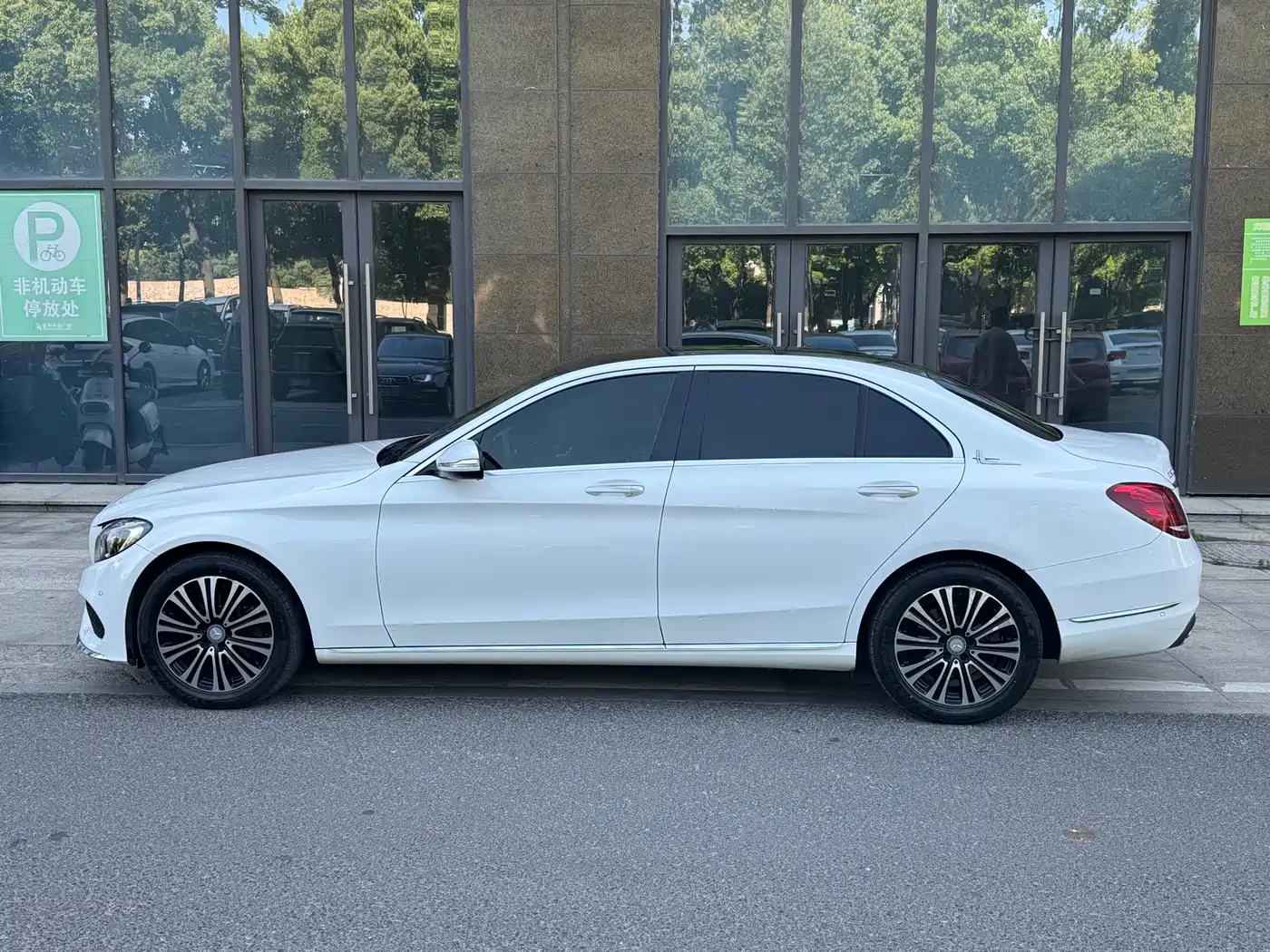 Mercedes-Benz C-Class 2015 Facelift C 200 L фото 3