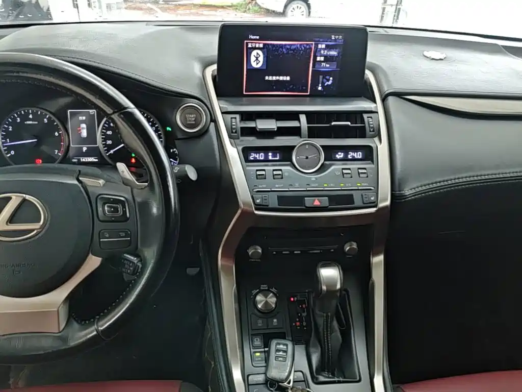Фото 13 - Lexus NX