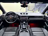 Photo 8 - Porsche Cayenne