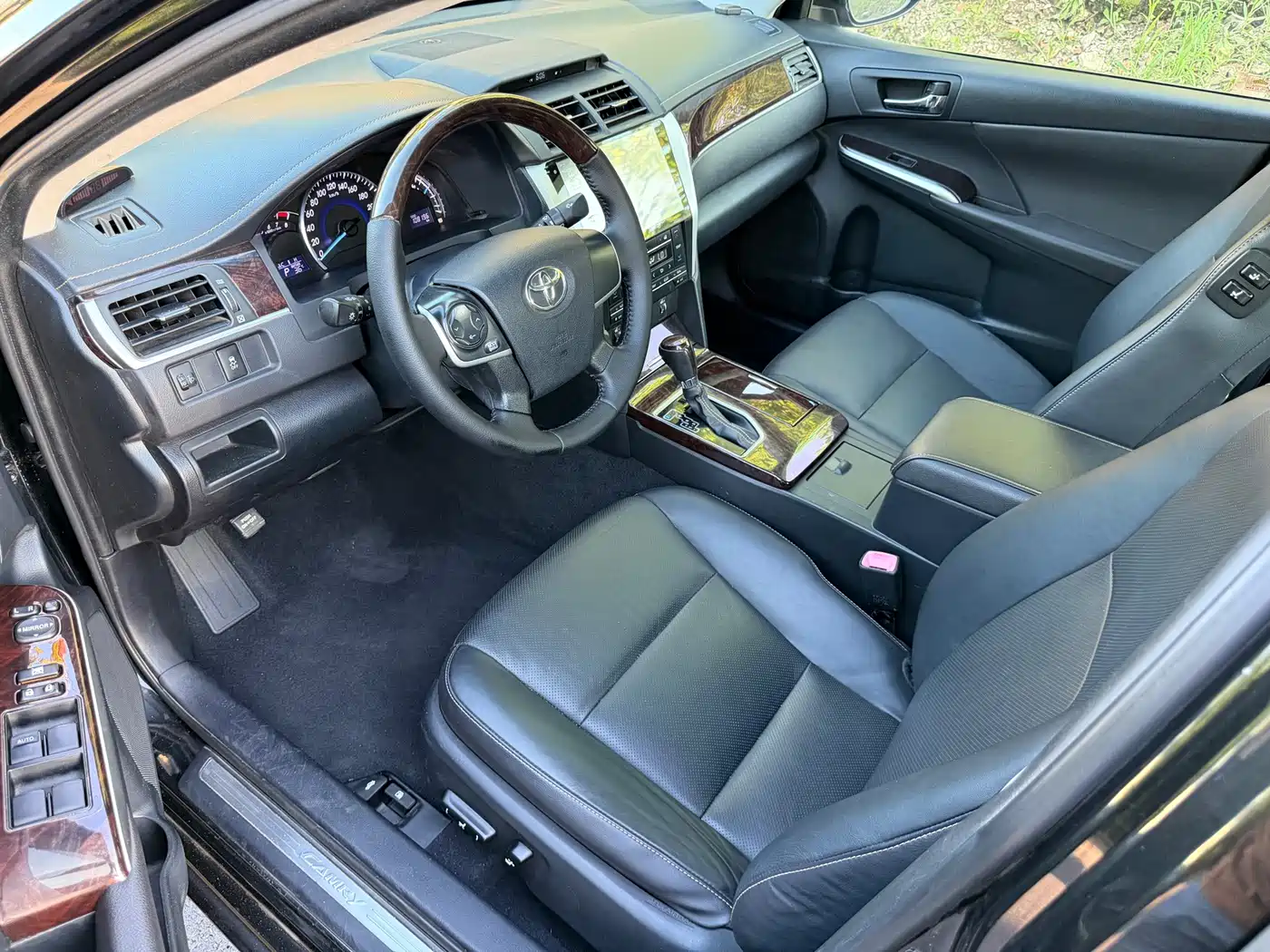 Фото 3 - Toyota Camry