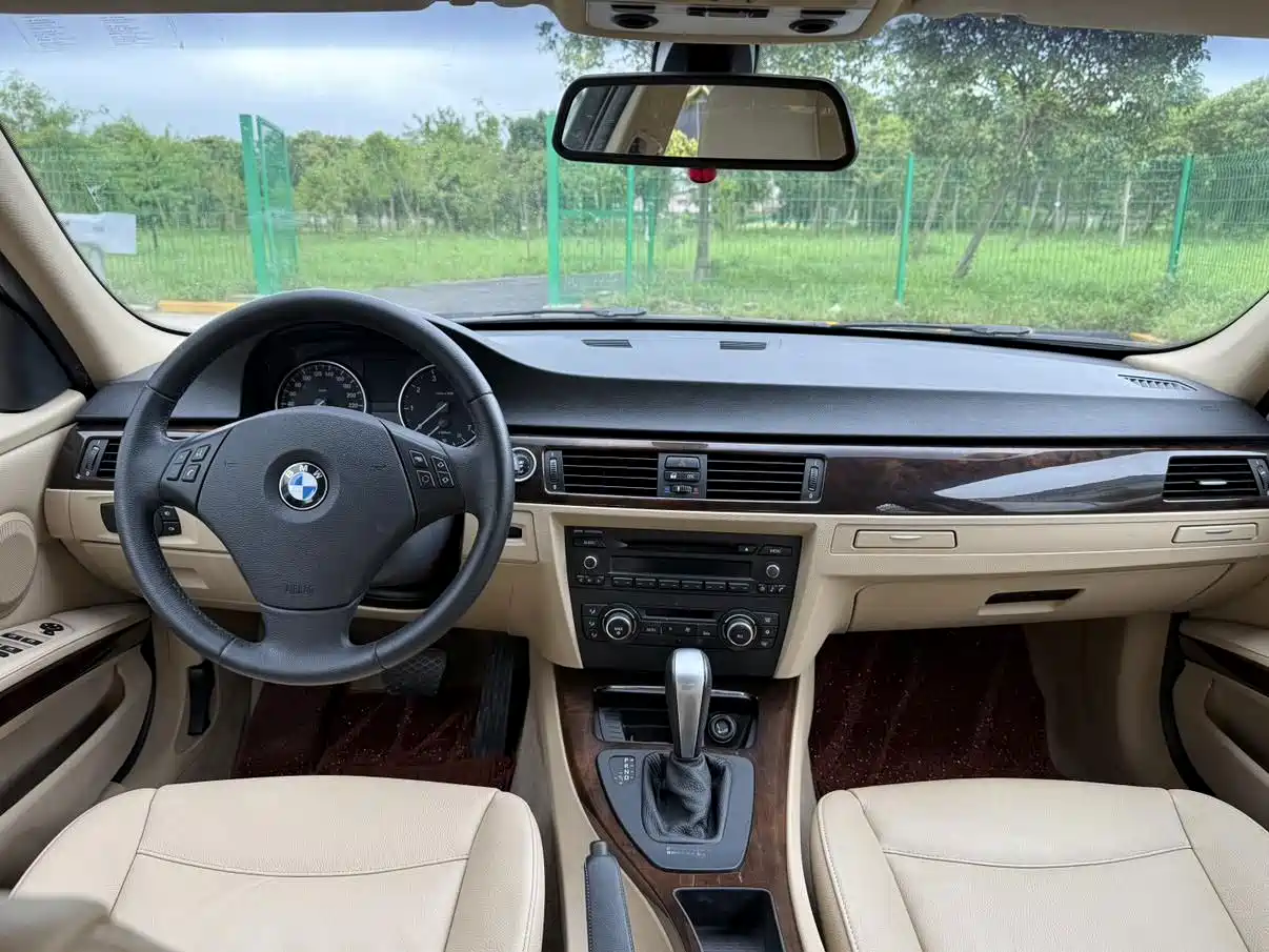 Photo 4 - BMW 3 Series (Import)
