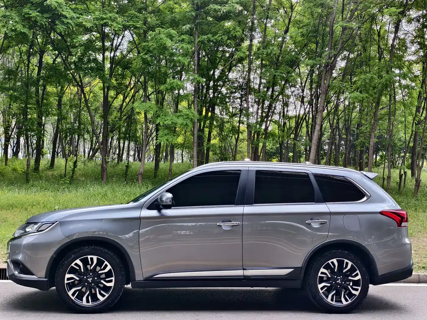 Mitsubishi Outlander 2019 2.4L 4WD Deluxe Edition 5-Seater China VI фото 8