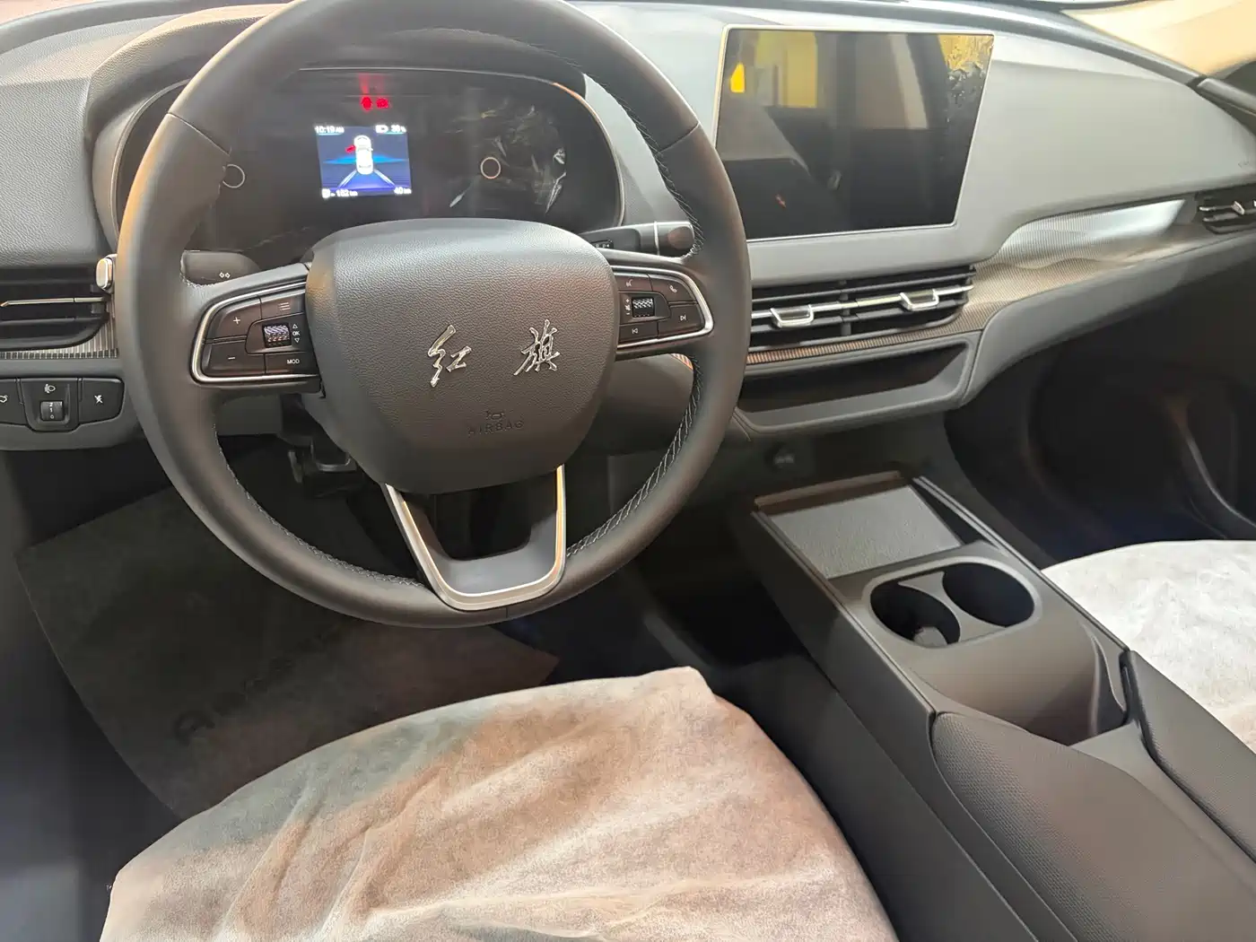 2026 Hongqi E-QM5