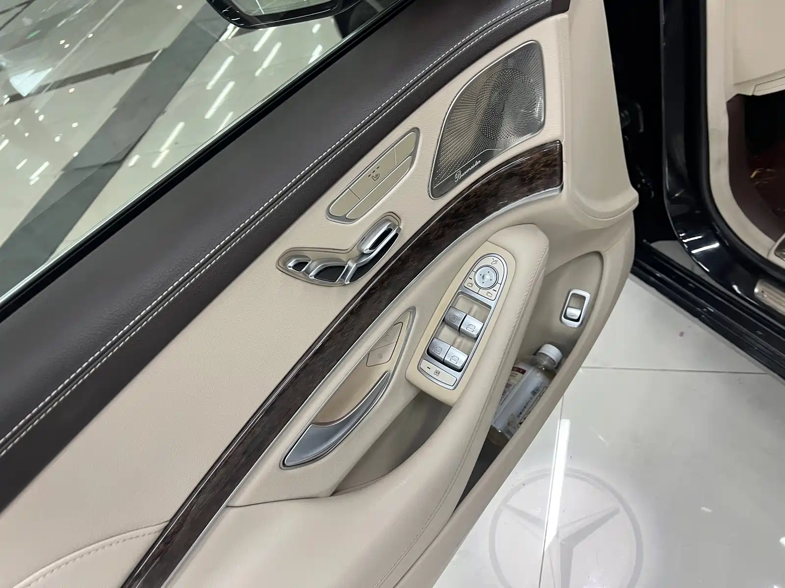 Photo 8 - Mercedes-Benz S-Class