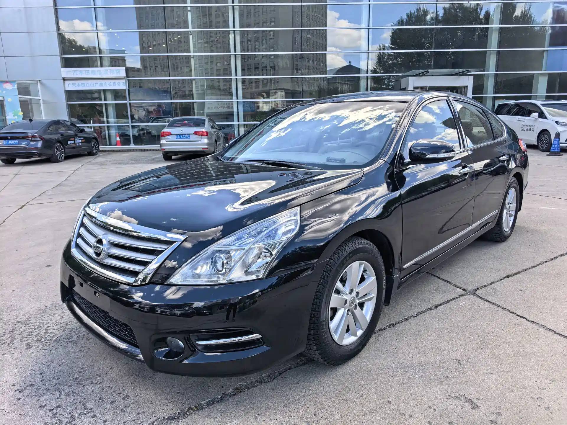 Фото 1 - Nissan Teana