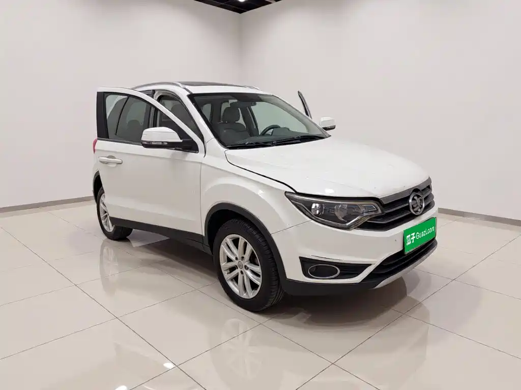 FAW Senya R7 2017 2017 Model 1.6L Manual Luxury