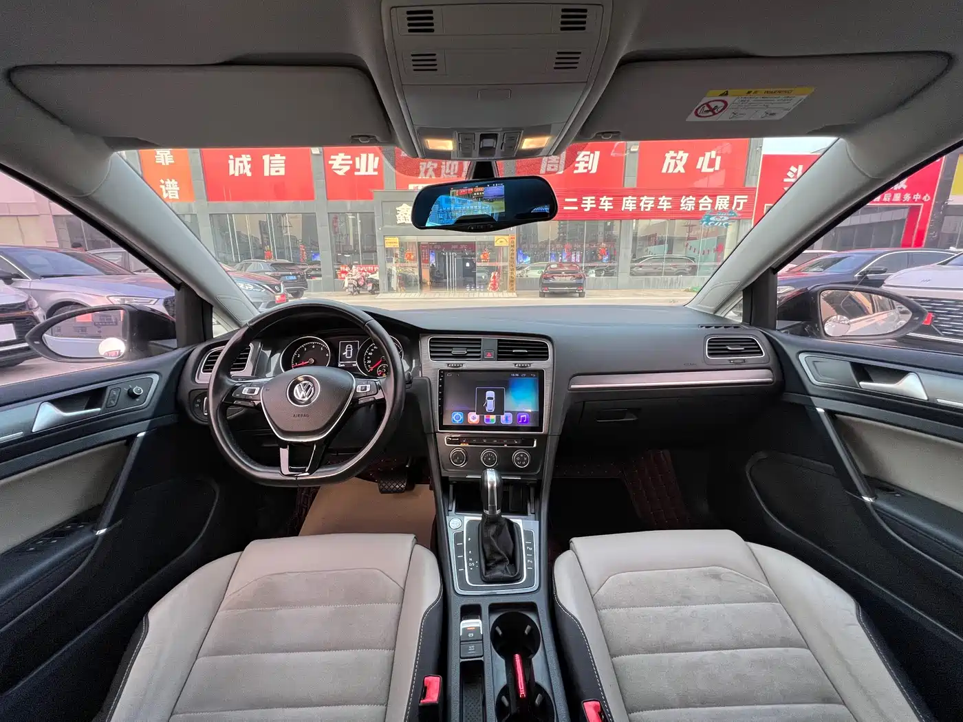 Volkswagen Golf 2017 230TSI Auto Luxury Millionth Anniversary Edition фото 5