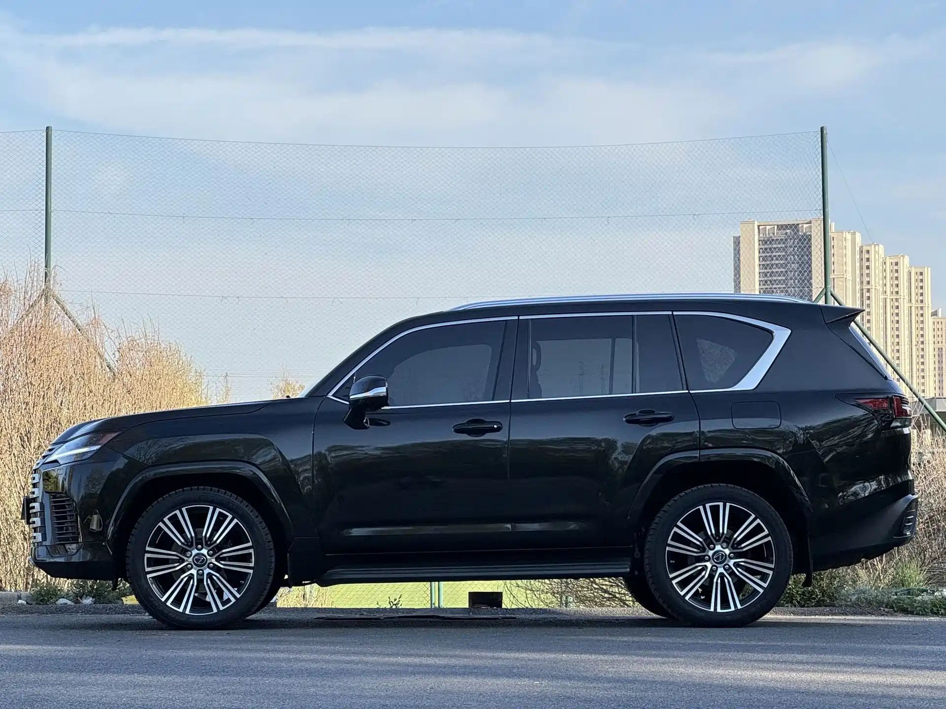 Фото 8 - Lexus LX