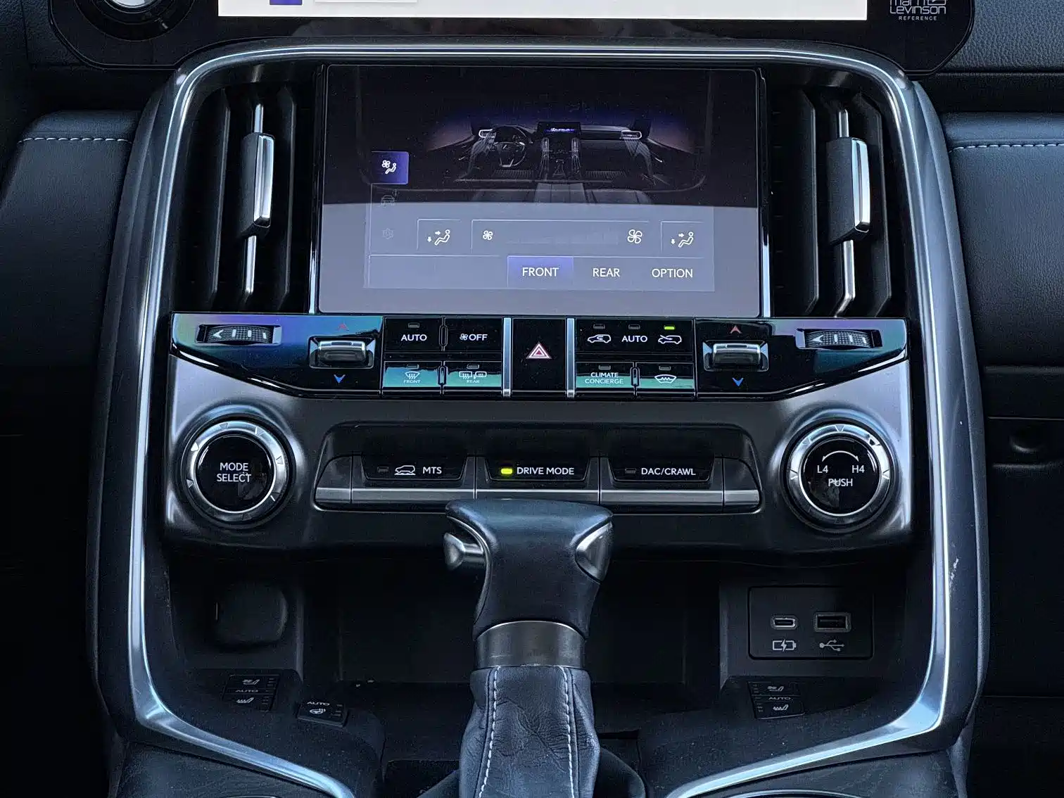 Фото 20 - Lexus LX