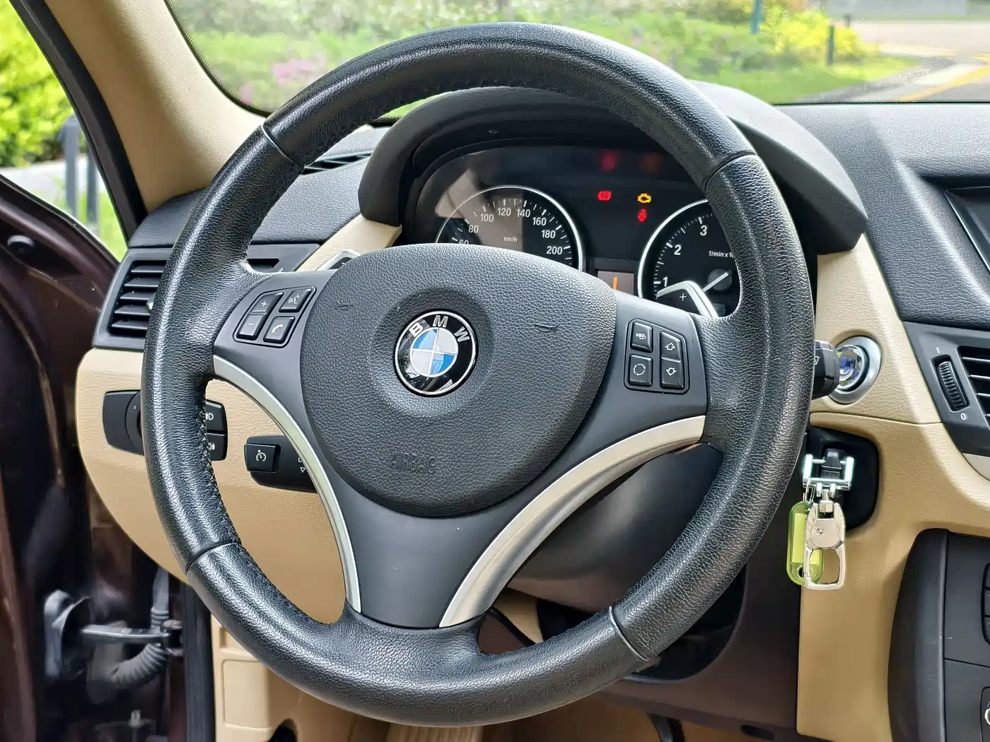 BMW X1 (Import) 2012 Model xDrive28i фото 41