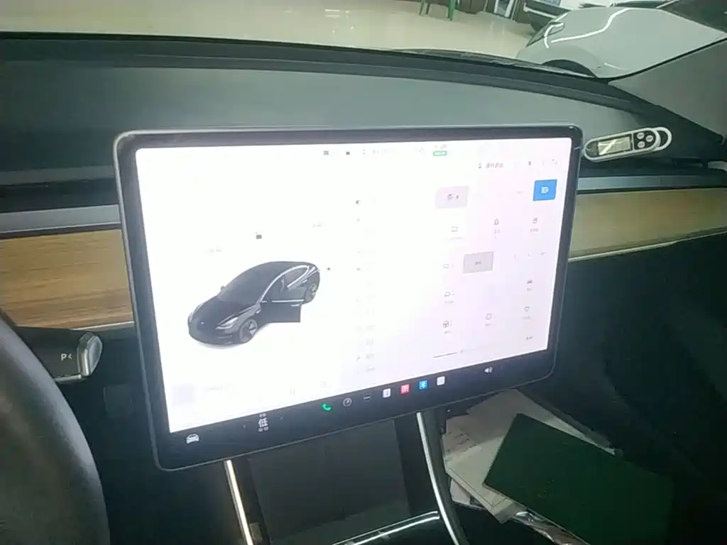 Фото 13 - Tesla Model 3