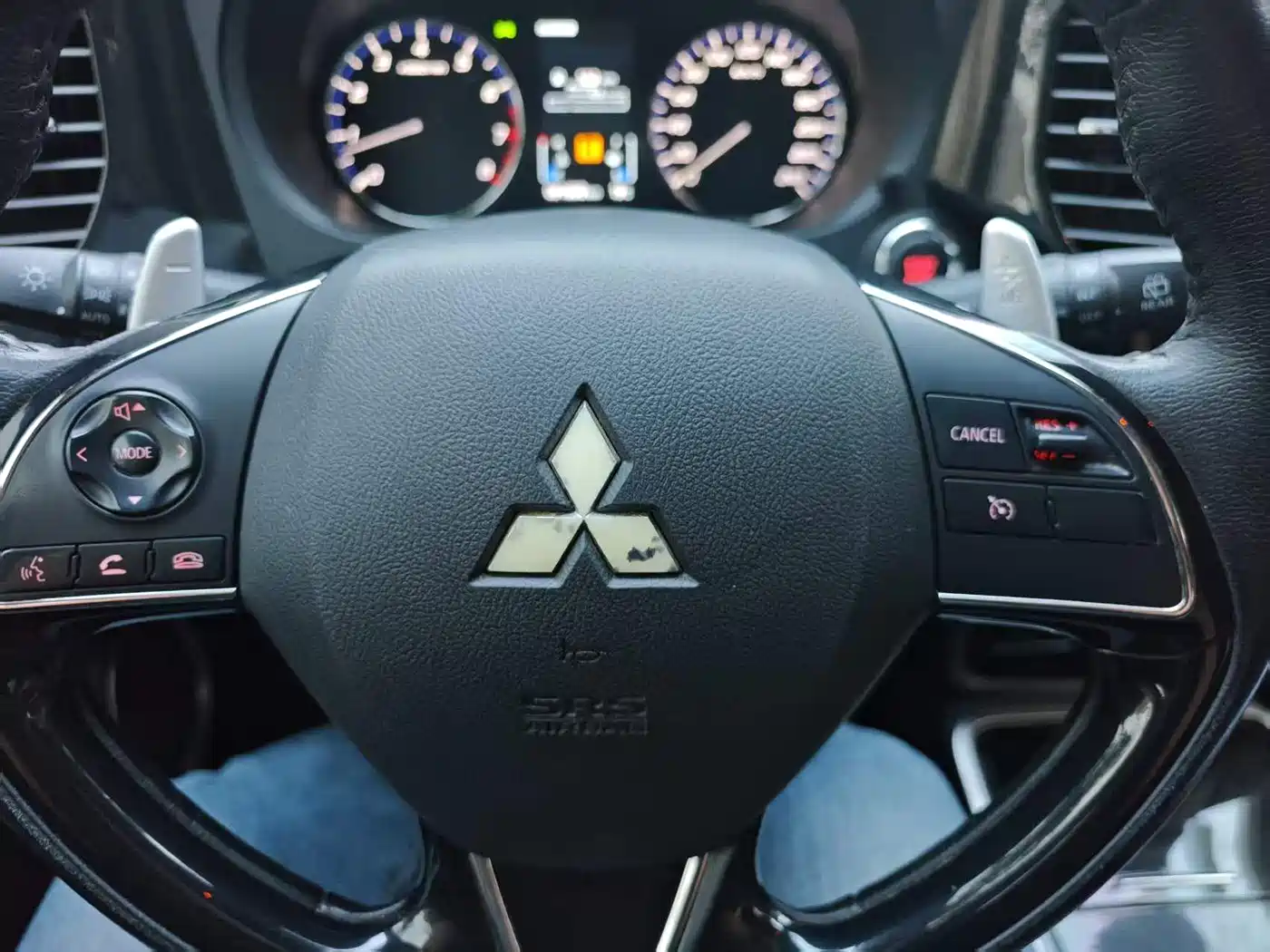 MITSUBISHI OUTLANDER
