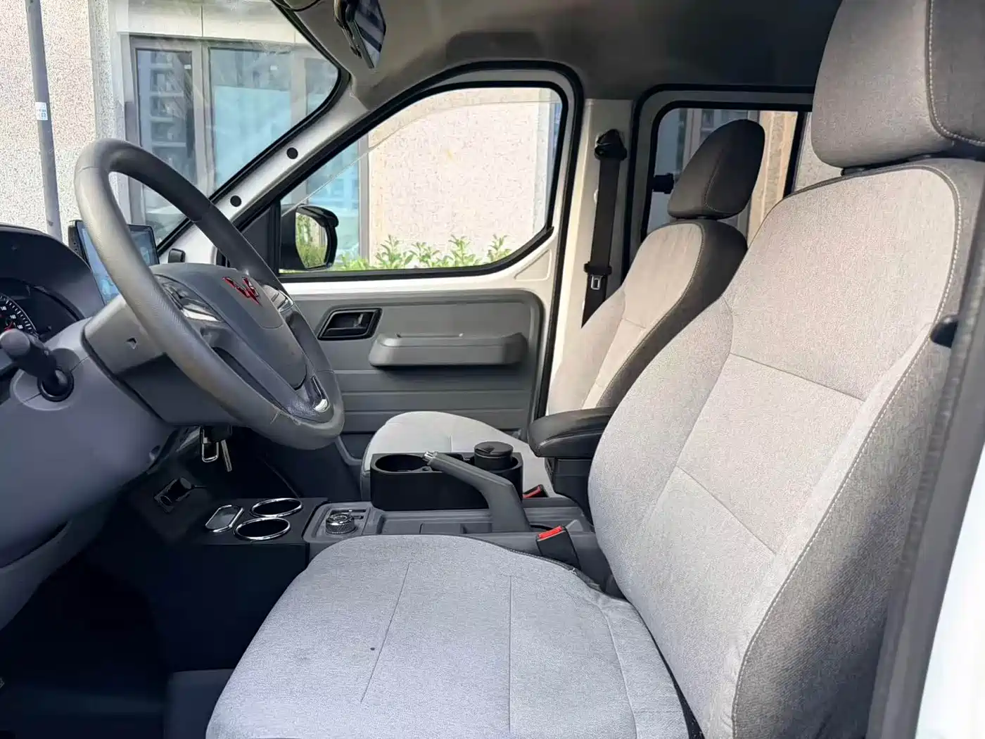Wuling Motors Wuling Yangguang 2024 2024 300km Comfort Passenger Version 60kW