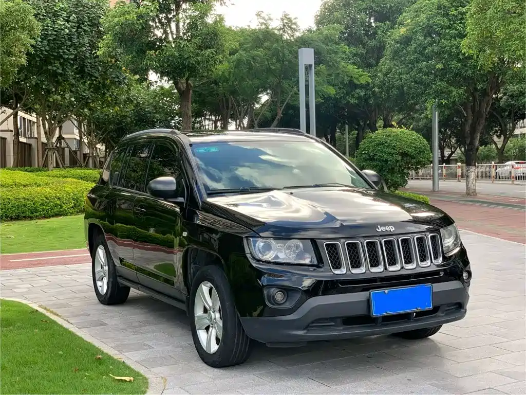 Jeep Compass (Import) 2015 2015 2.0L 2WD Sport