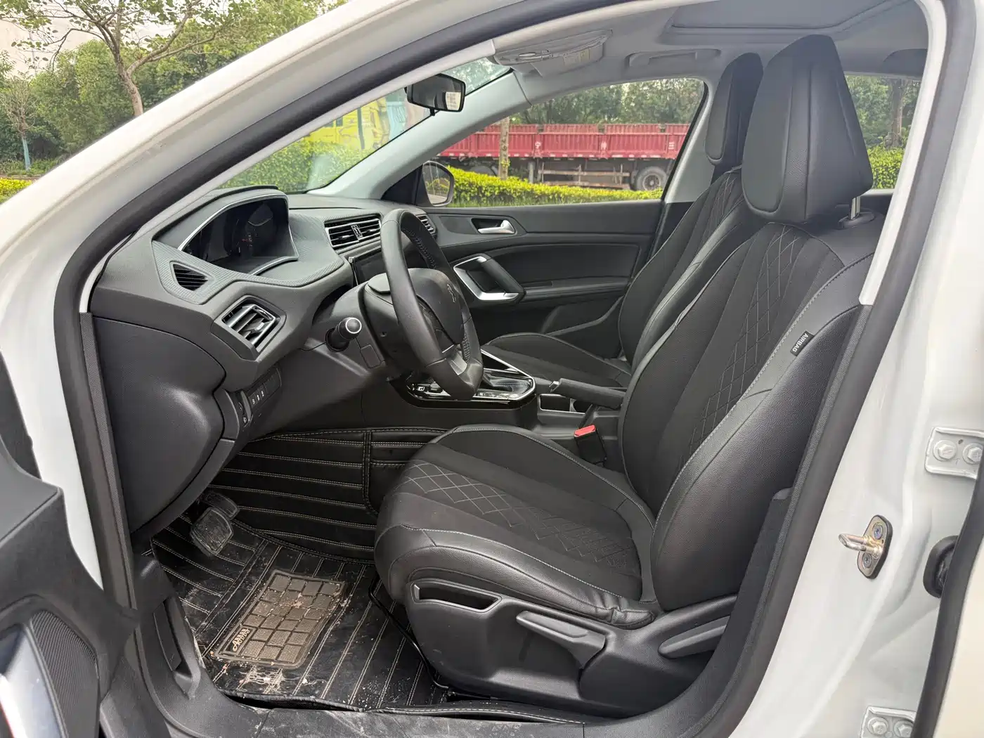 Фото 7 - Peugeot 308