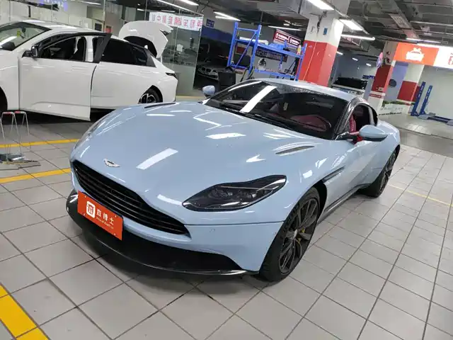 ASTON MARTIN DB11