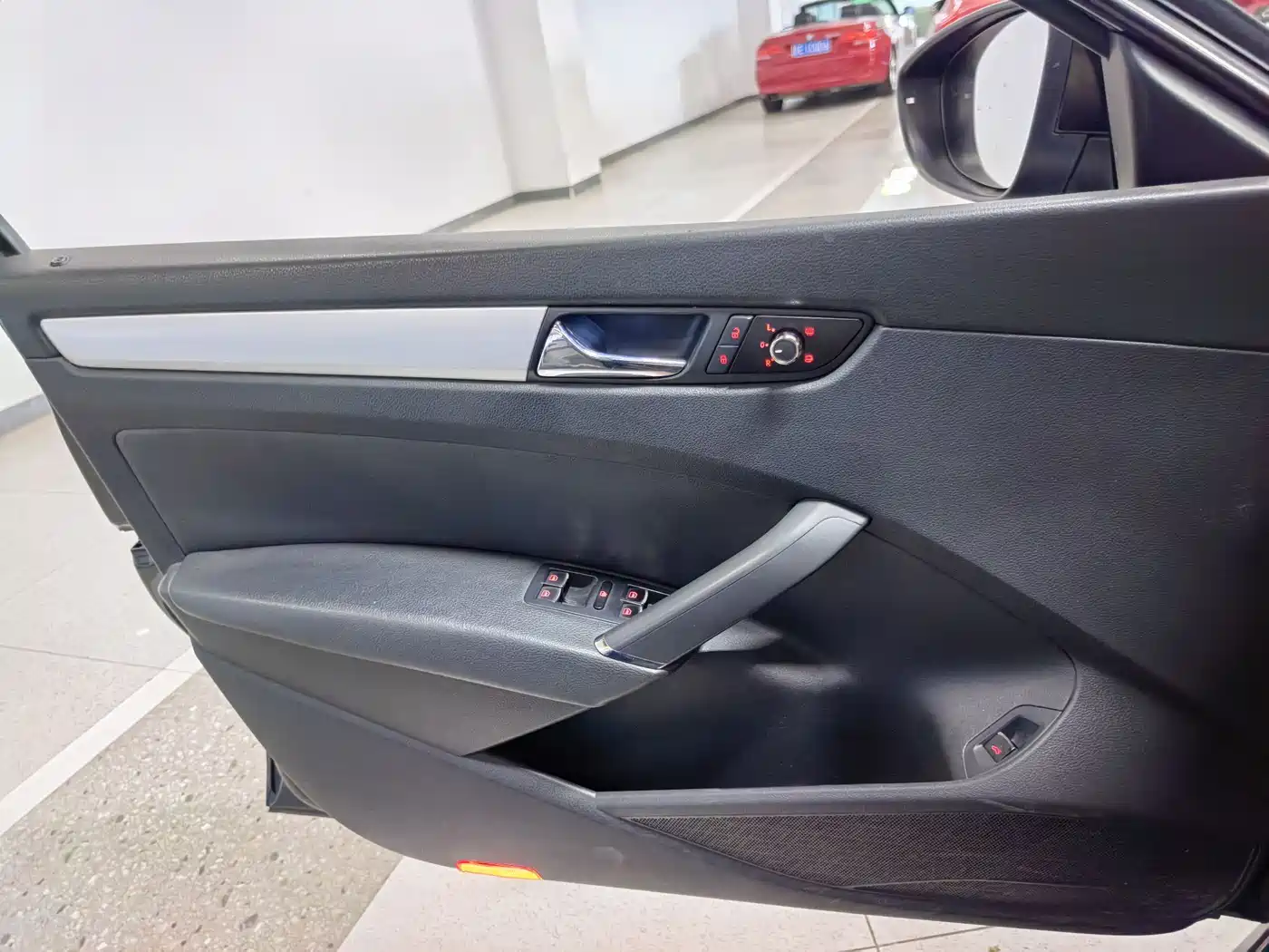 Volkswagen Passat 2014 1.8TSI DSG Executive Edition фото 12