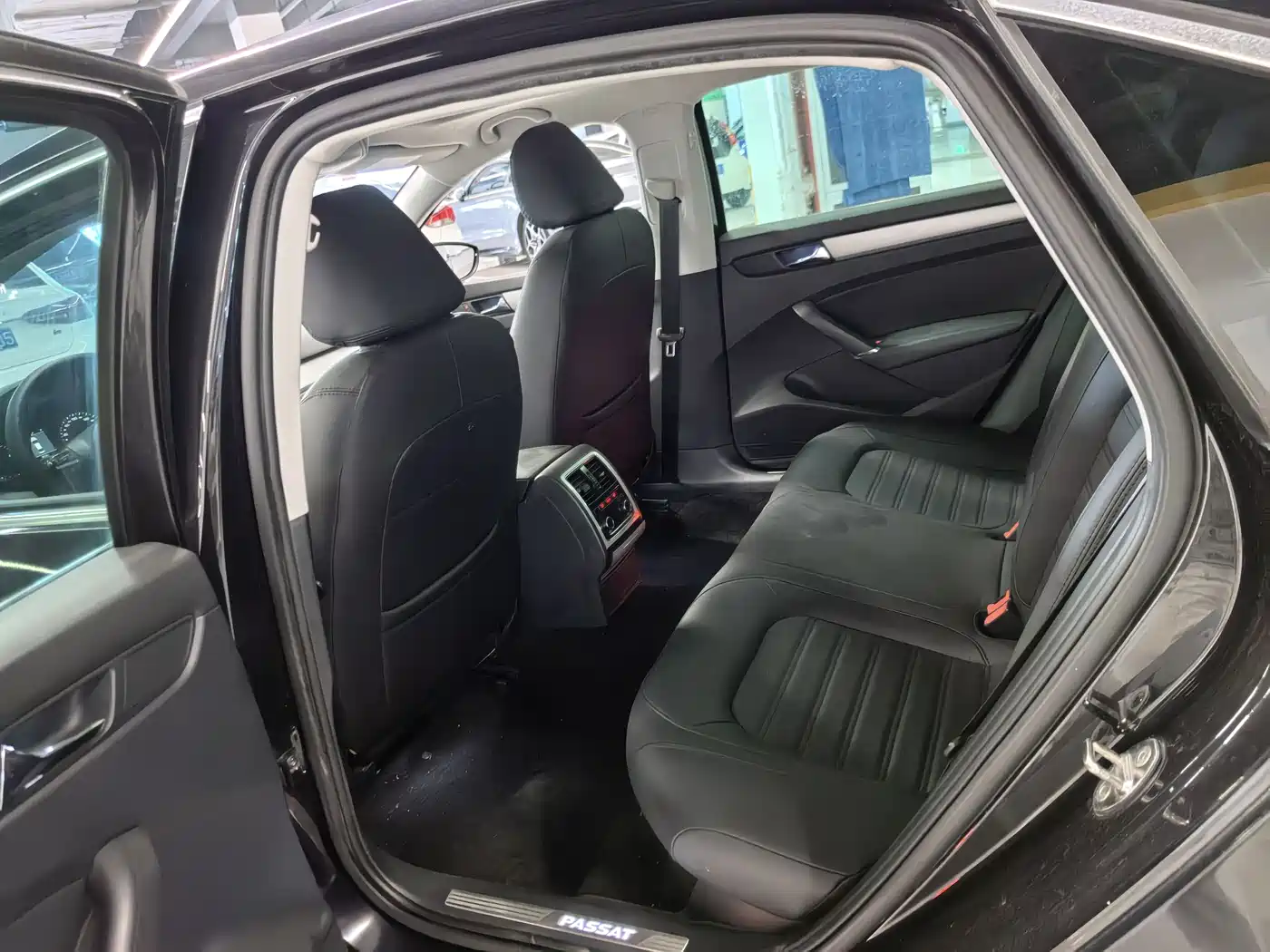 Volkswagen Passat 2014 1.8TSI DSG Executive Edition фото 6