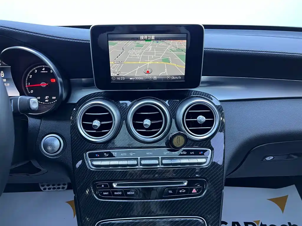 Mercedes-Benz GLC 2018 GLC 260 4MATIC Luxury фото 14