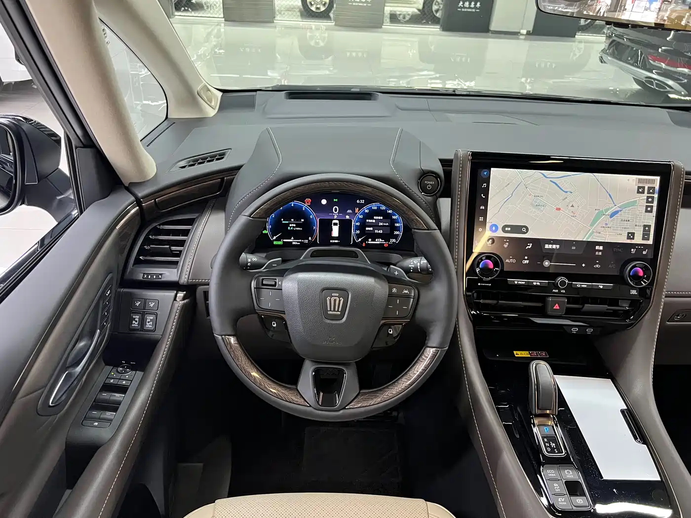 Toyota Vellfire 2024 Crown Hybrid 2.5L Executive Premium Edition фото 19