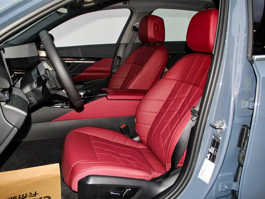 BMW 5 Series 2025 530Li Leading M Sport Package фото 18