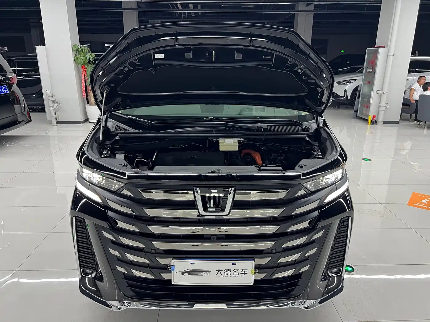 Toyota Vellfire 2024 Crown Hybrid 2.5L Executive Premium Edition фото 28